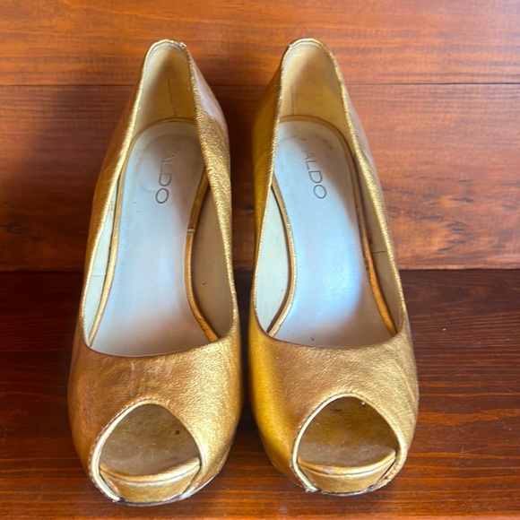 ALDO Gold Platform Heel. Real Leather. Size 7. GUC - Picture 5 of 7